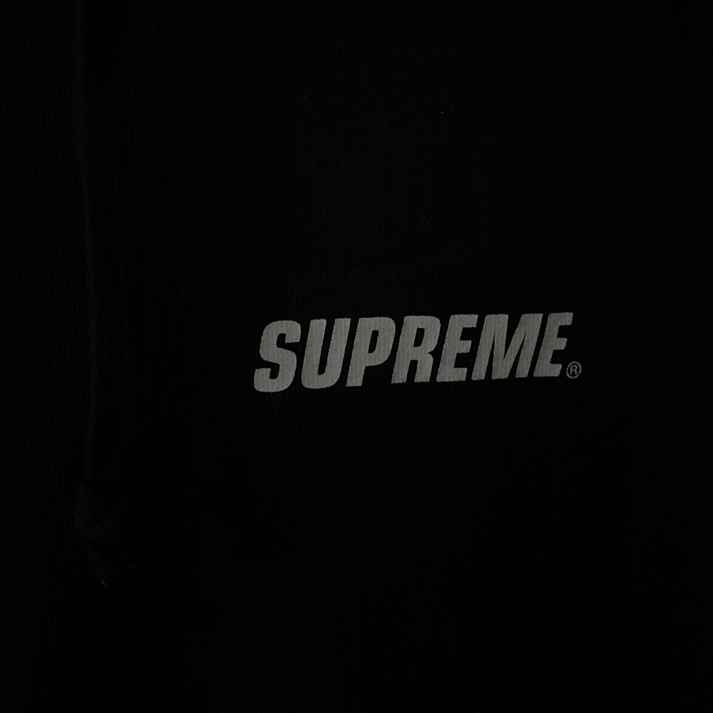 Authentic Supreme Classic Black Hoodie - Picture 2 of 7
